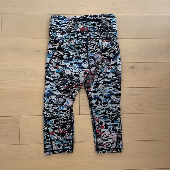 Lululemon Capri Running Pants - Picture 7 of 7